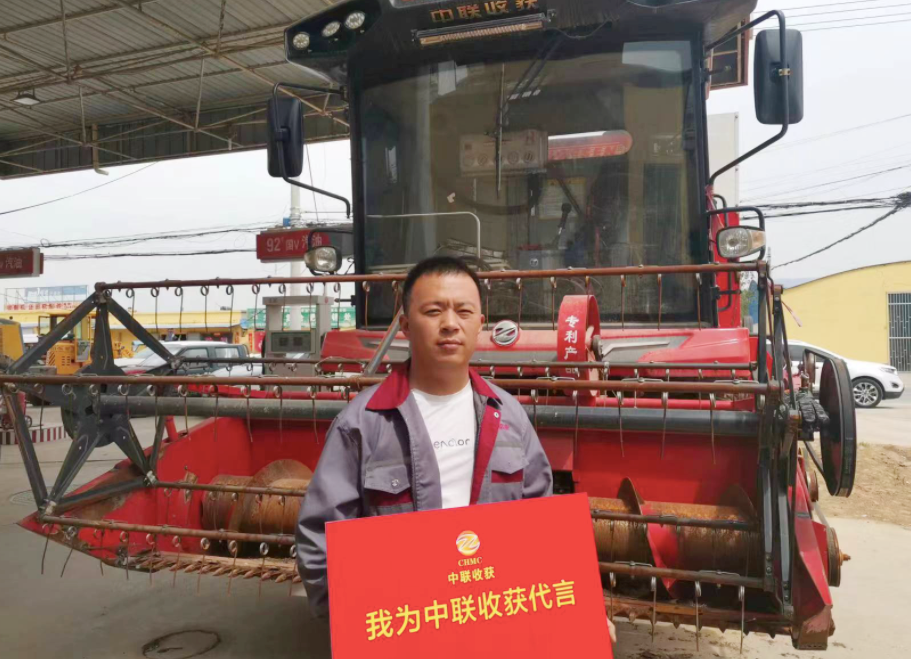 有三臺挖掘機的董老板為何轉型開收割機？收的都是現錢！(圖1)